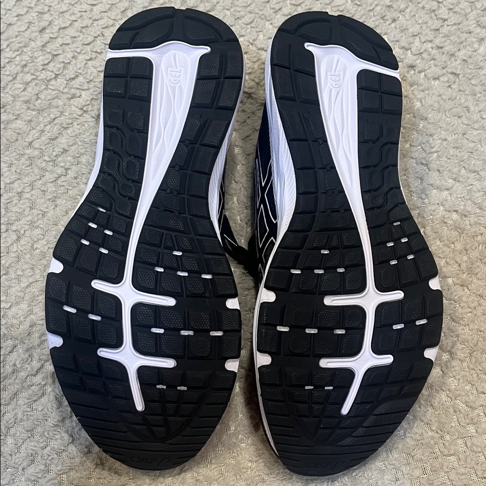 ASICS GEL-Excite 7 running shoes. Size 9. Excellent condition. - Picture 3 of 4